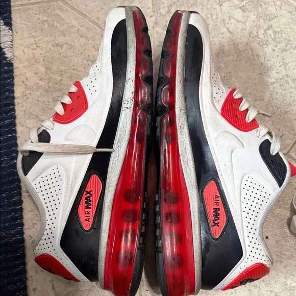 Nike Air Max Men's White and Red Athletic Shoes - Picture 11 of 12